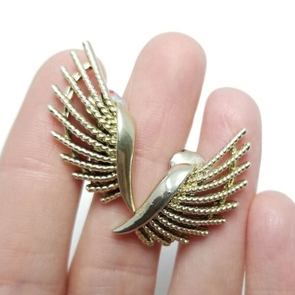 Vintage Coro Gold Tone Wing Shape Clip On Earrings, Retro 70s Design, Estate - Picture 1 of 6